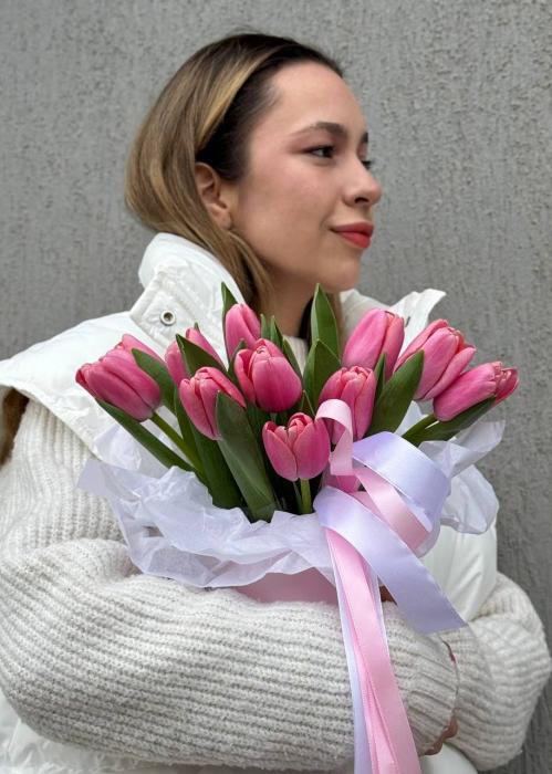 Тюльпаны в коробке «Анна Каренина»
